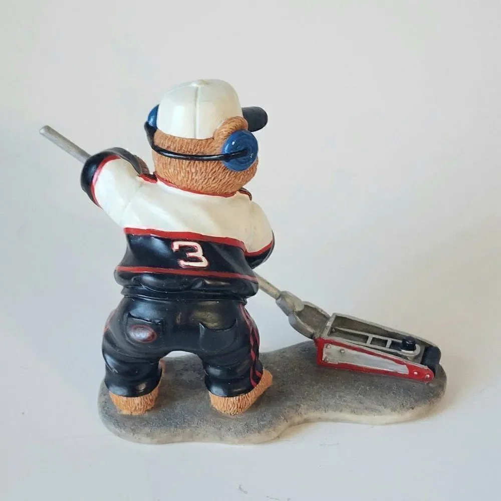 NASCAR‎ 1999 DALE EARNHARDT Good Ole Bears “Need a Lift?” Resin Figurine